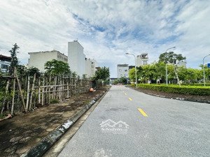 bán nhà tái định cư giang biên phân lôđg 17m vỉa hè, 63m2 mt: 6,3m, 5 tầng thang máy.giá 24,5 tỷctl