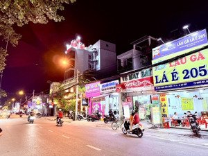 chủ giảm mạnh 1tỷ chạm là chốt! giá chỉ còn 8.9 tỷ nhanh chân nhé khách ơi..!! mặt tiền 5m