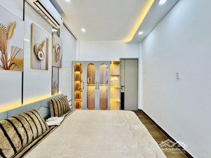 siêu phẩm dòng tiền mỹ đình, 7 tầng thang máy, 12 phòng full nội thất đầy đủ pccc 700tr/ năm 10 tỷ