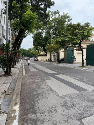 nhà đẹp ông ích khiêm - trung tâm ba đình - khu phân lô - ôtô đậu cửa - kinh doanh sầm uất - 32 tỷ