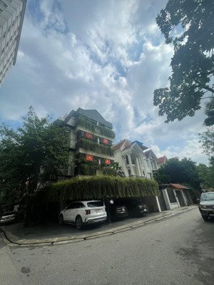 bán biệt thự đơn lập của nghệ sỹ nổi tiếng- lô góc- hàm nghi - vỉa hè đá bóng -đi bộ ra svđ mỹ đình