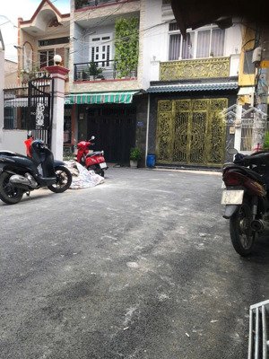 bán nhà phú thọ hòa ,78m2 ( 4,2x18,5) 1 lầu hẽm xe ô tô giá 7,5 tỷ -
- kết cấu : 1 trệt , 1 lầu