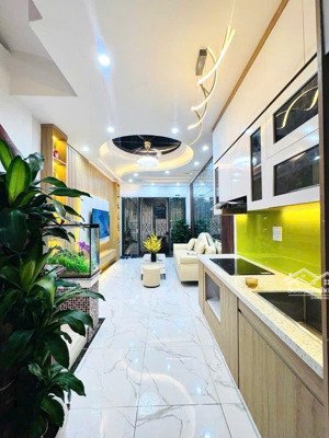 ôi đẹp quá ! lò đúc nhà mới tinh, nhỉnh 7 tỷ, 5 tầng, 3 pn, hai bà trưng