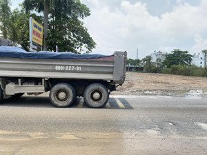 cho thuê 1800m2 đất mặt tiền nguyễn xiển quận 9 đã có thổ cư 1200m2, ngang 30x60m giá 60tr/tháng