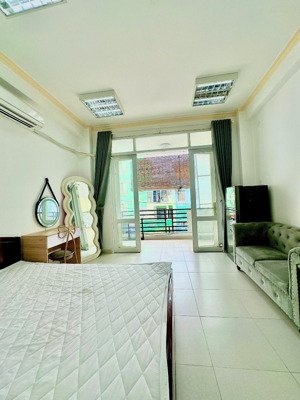 cho thuê phòng siêu rộng, ban công, tách bếp - bùi hữu nghĩa, quận bình thạnh gần quận 1, q2, q3