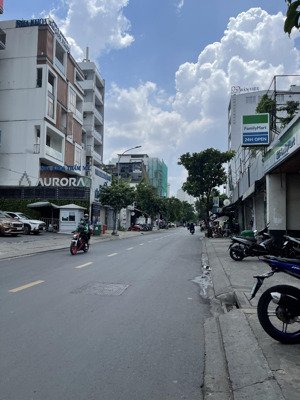 bán nhà thảo điền, q2. hồ chí minh. 6m x 25m = 149m, 2lầu, 3pn, 4wc, đ8m, h.đông, sổ hồng, 29tỷ