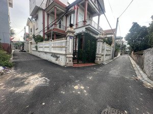 giá sốc đất đông anh chỉ hơn 2 tỷ! full thổ cư ngõ thông ô tô 7chỗ vào tận đất,gần cầu nhật,tân