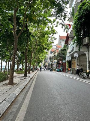 mặt phố nhật chiêu - bán nhà 2 tầng - dt 300m2 - giá 120 tỷ