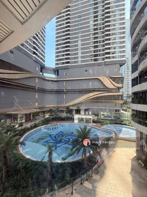 bán căn hộ 137m2 n01t8 biểu tượng ngoại giao đoàn, view bể bơi, hướng đông nam mát, 2 slot ce hầm