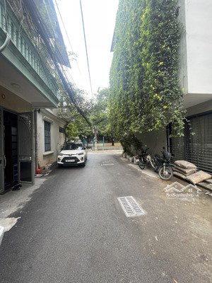 nhà mới kính koong 7 tầng thang máy xịn phân lô vip ô tô tải tránh gara 7chỗ ngủ trong nhà