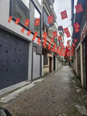 việt hưng bán đất tặng nhà 3 tầng chỉ 5,6 tỷ 45m2