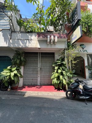 bán nhà đẹp đặng văn ngữ hẻm xe hơi cách mặt tiền chỉ 2 căn gần trường, gần công viên, nhà thờ.