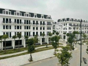 còn 2 căn sh 95m đường 17.5m cho thuê thô giá 13 tr/tháng