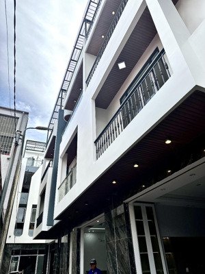 dãy 13 căn xây mới phố ngô gia tự chỉ sau nhà mặt đường - đầy đủ các hướng - ô tô đỗ gần nhà