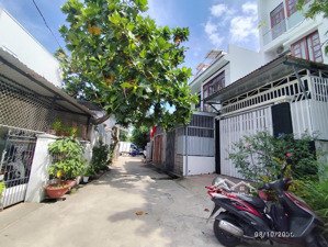 chỉ 4,25tỷ( dt 84m ngang 5,45m) hẻm phú xương- vĩnh hải- nha trang