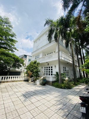 cần bán biệt thự 1700m2 mặt tiền đường nam cao quận thủ đức