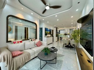 cần tiền bán gấp căn góc sky garden 3 - pmh - q7 nhà đẹp lung linh, giá rẻ. lh: 