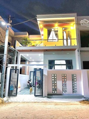 bán hạ giá mạnh căn nhà lầu. sr tc 100%, giá chỉ 1,88 tỷ, trả trước 600tr nhận nhà + sổ.