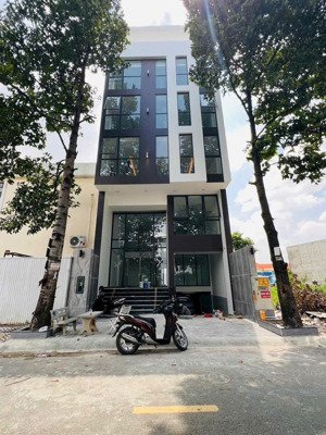 ngộp bank mt cách mạng tháng tám, q3 - dt 5x20m - 5 tầng - hđt 75 tr/tháng - giá chỉ 39 tỷ