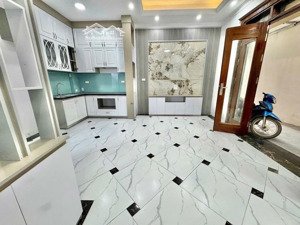 chỉ 6.3 tỷ có ngay nhà mới đẹp 5 tầng phố thuỵ phương, bắc từ liêm ô tô đậu cổng