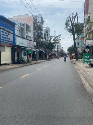 cần bán nhà mặt tiền đường tân quý quận tân phú ngay aeon ngang 5.2m nở hậu 6.7m 102m2