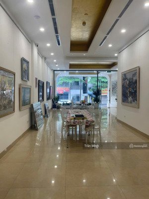 chính chủ cần cho thuê nhà mặt phố nguyễn hy quang, đống đa giá 60tr thông sàn thang máy