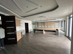 cho thuê nhà lô góc dịch vọng hậu 160m2 x 7 tầng 01 hầm pccc đầy đủ 250tr/tháng