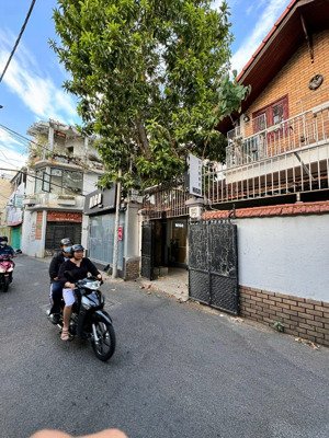 hàng tốt ngang 12m - phú nhuận - chỉ 8 tỷ - bán gấp