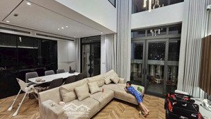 chính chủ bán căn duplex 187m2 siêu hiếm. tầng trung. 3pn-2vs. cửa đn ban công tb. có slot oto