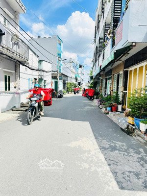 đất hẻm xe hơi phước kiển nhà bè chưa đến 5ty