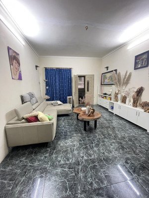 bán nhà hoàng quốc việt- ngõ thông ô tô 7c vào nhà. 58,5m- 2 mặt thoáng. giá tốt cho các nhà đầu tu