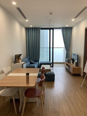 chính chủ cần bán căn hộ 2n2vs 65m tại vinhomes skylake view hồ giá 8,4 tỷ full nội thất