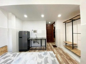 cho thuê chdv 3,5tr có ban công, có nội thất ở cát lái ib : 