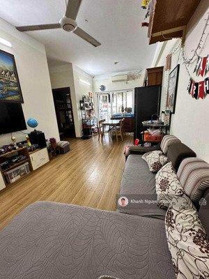 chính chủ bán căn 71m2 2pn 2vs full nội thất khách sẵn ở, ban công phòng khách. liên hệ 