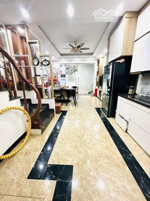 nhỉnh 8tỷ siêu phẩm nhà mới xuân la- tây hồ- 35m2 x5tầng- full nội thất- ngõ nông- ô tô gần