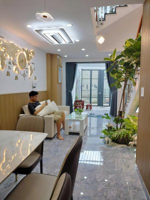 nhà mt đường bia truyền thống, dt: 4x13m, 5 tầng, giá 7,3 tỷ tl