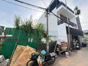 bán đất chế lan viên . dt 415m2 (ngang 10m ) đường kiệt 5m oto trãi nhựa. cách biển 400m.