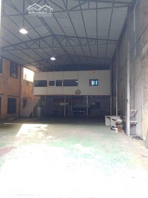 lâm du - kho 230m2 - khung xưởng cao 7m - sạch đẹp - 18tr/th