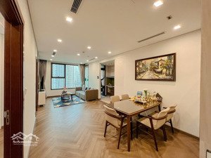 chính chủ bán ch 82m2, 2n2vs, ban công đông nam, sẵn sổ - giá 5,5 tỷ tại vov mễ trì - lh 