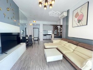 cho thuê căn hộ giá rẻ oriental plaza, dt: 103m2, 3pn, 2wc, nhà thoáng đẹp, giá chỉ : 12tr/tháng.