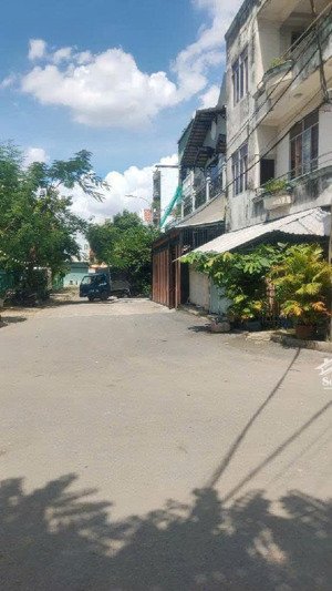 nhà mặt tiền khủng 10m - đường nhựa ô tô né - đối diện bến xe quận 8 giá nhỉnh 7 tỷ.