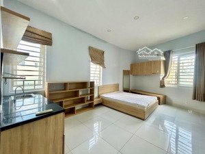 siêu phẩm gần hàng xanh hầm xe thang máy bảo vệ , full nội thất rộng , thoáng mát