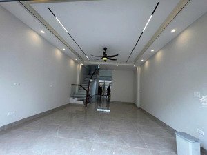 bán nhà riêng ngõ 389 hoàng quốc việt, cầu giấy . 72m2 x3 tầng, mt 6mx12m. giá 35 tỷ.lh: 