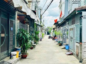 quận 12. nhà vị trí víp 4x14. đúc 1 lầu đường hiệp thành 35. 1 sẹt . hẻm 5m . ngay metro