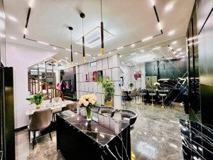 tôi chủ nhà bán nhà trung tâm đống đa. 35m2 5 tầng, nhà mới đẹp long lanh. 2 mặt ngõ kinh doanh