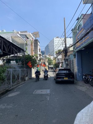 bán nhà hẻm nhựa 5m trường chinh - xe hơi ngủ trong nhà - 4x22m - 9.6 tỷ