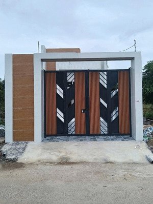 bán căn nhà tại hải lâm thuộc xã long hải _ tp.hcm cách đường nhựa khu c chỉ 30m cách chợ 200m