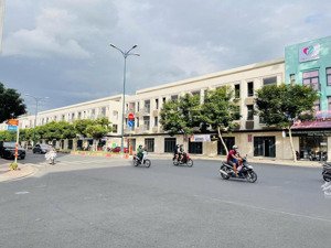 căn nhà siêu lời có sẵn 3 phòng trọ, hẻm ô tô thông thoáng ngay trung tâm lê văn việt giá 41tr/m2!