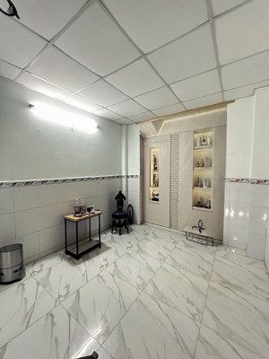 bán nhà mặt tiền hẻm 8m kinh doanh ngay chợ phạm đăng giảng, 45m2 mà chỉ hơn 3ty