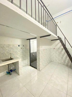 phòng trống sẵn tại phước long b, đi bộ vài bước tới cao đẳng công thương